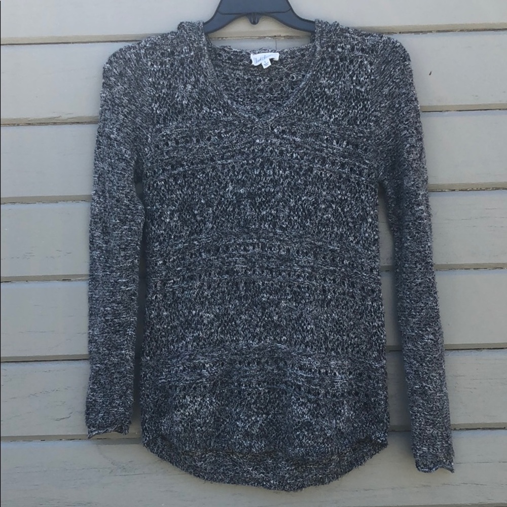 💕 Buy 1 Get 1 Half off 💕 Marled Pull Over 💕